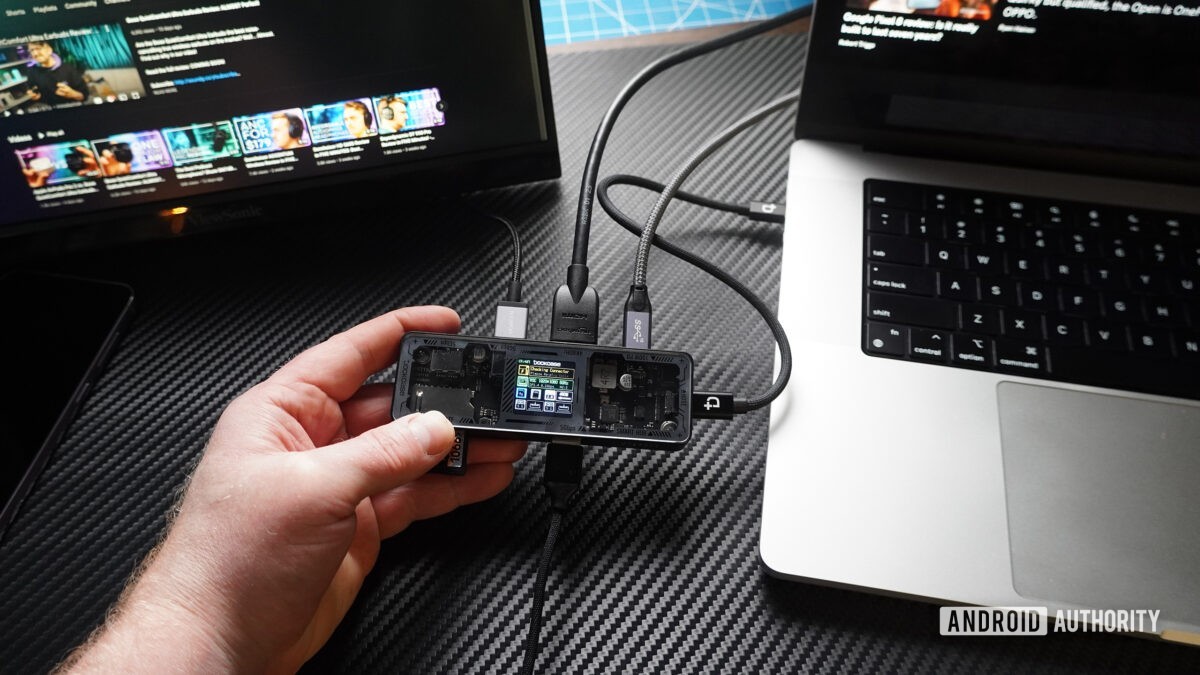 Dockcase Explorer Edition Smart USB C 7 in 1 Hub 47 copy